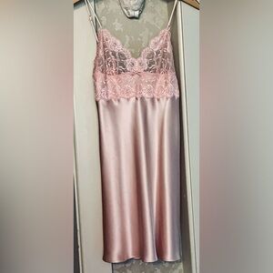 NWOT Beautiful Leigh Bantivoglio Pink Mid-Length Lace & Silk Chemise Size XS